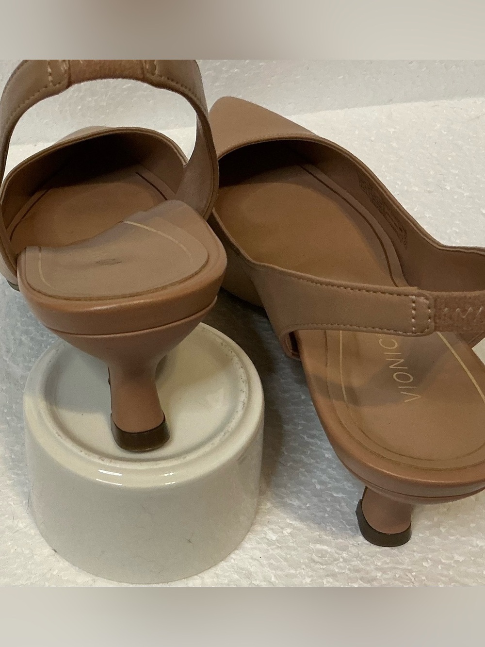 Vionic Ziva Slingback Kitten Heel Pumps Almond Nude Leather Pointed Toe 9.5 NWOT - Picture 4 of 6